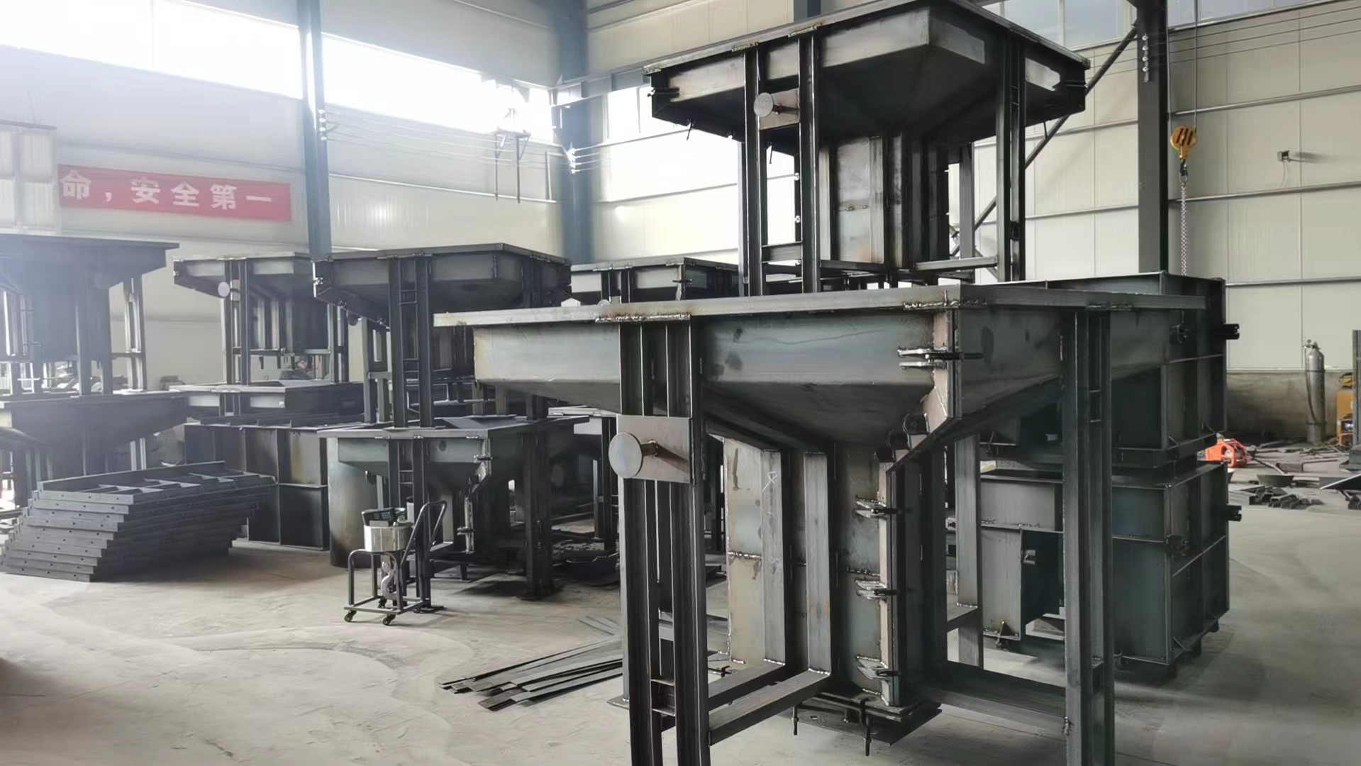 1681257319833292.jpg 鋼結構基礎墩模具